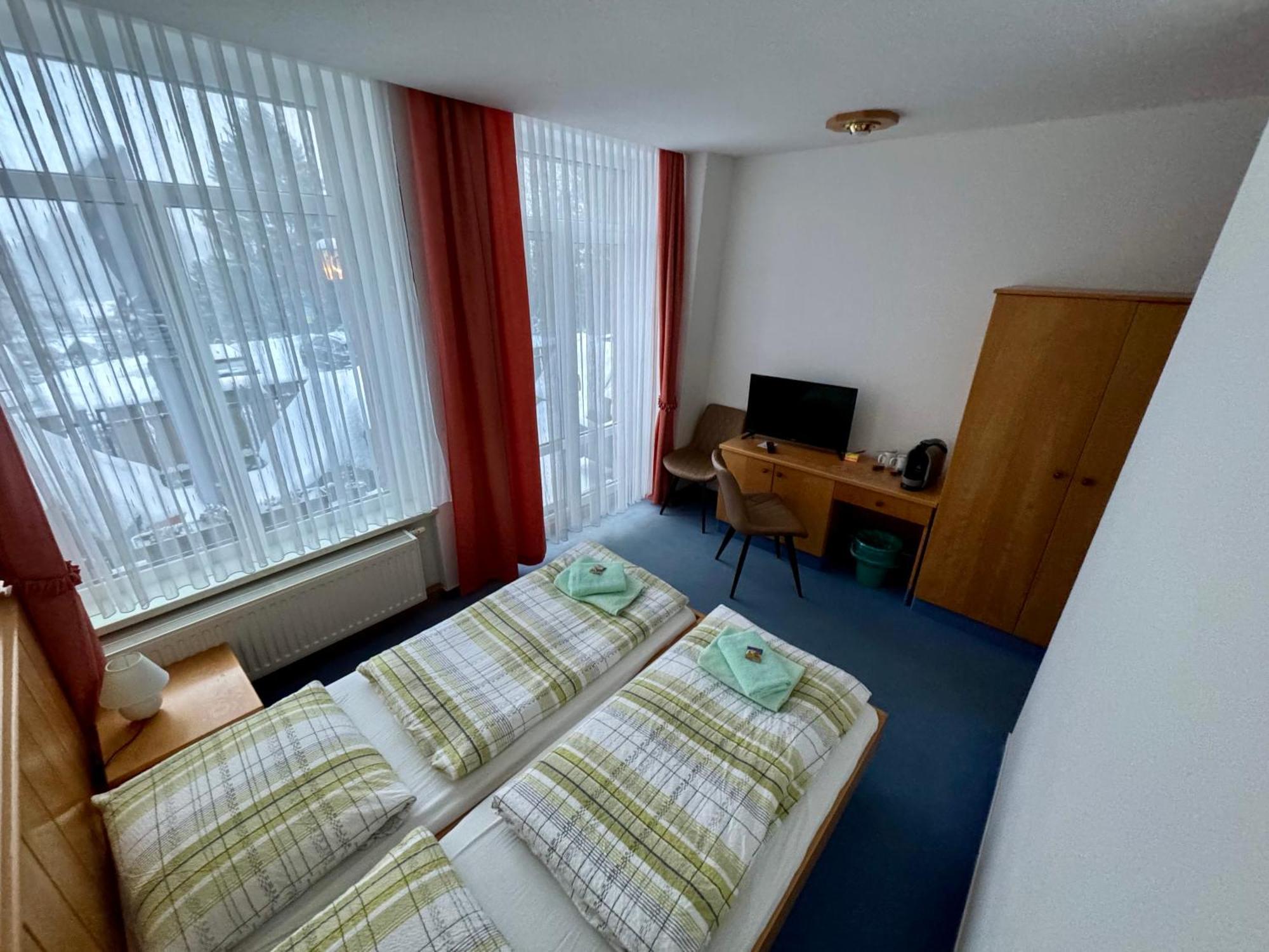Pension Und Berggasthaus Kapellenstein Geyer ภายนอก รูปภาพ